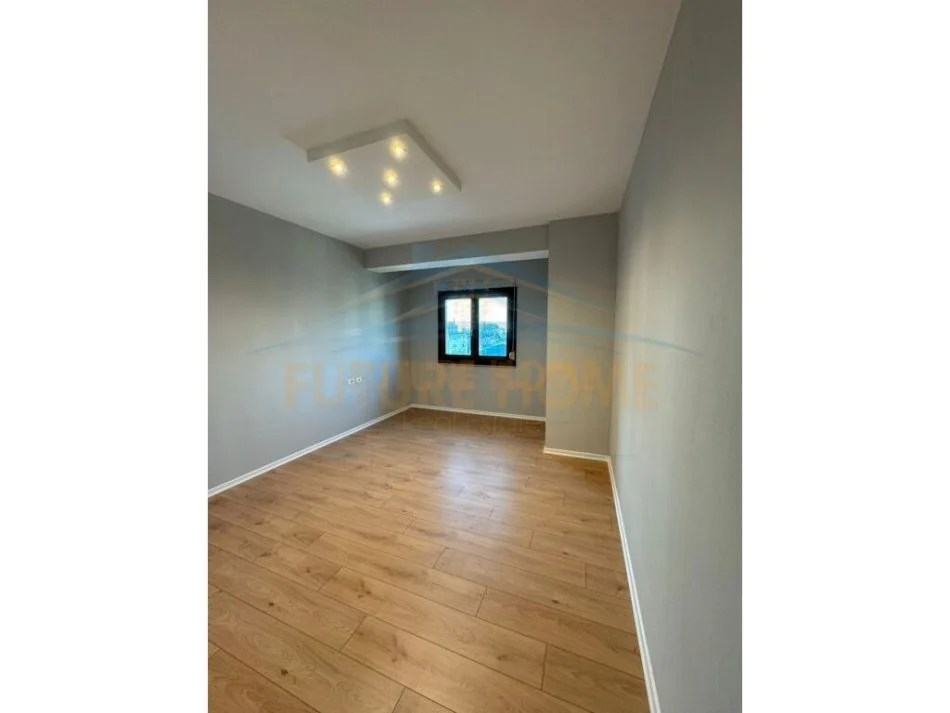Tirane, jepet me qera apartament 2+1 Kati 4, 100 m² 600 € (Riza Cerova)