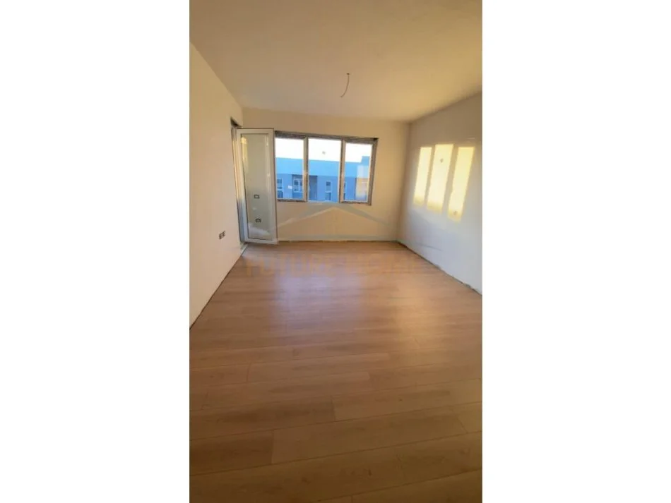 Tirane, shes 2+1+Ballkon Kati 8, 93 m² 93.000 € (UNIVERS CITY QTU)