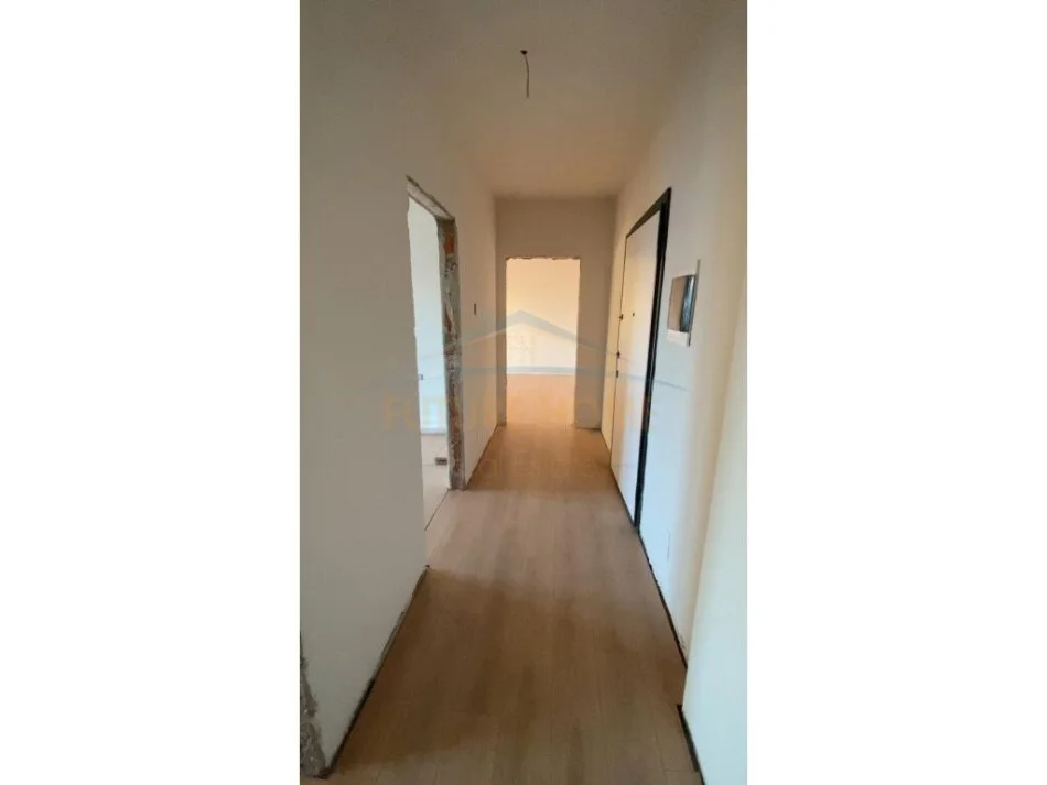 Tirane, shes 2+1+Ballkon Kati 8, 93 m² 93.000 € (UNIVERS CITY QTU)