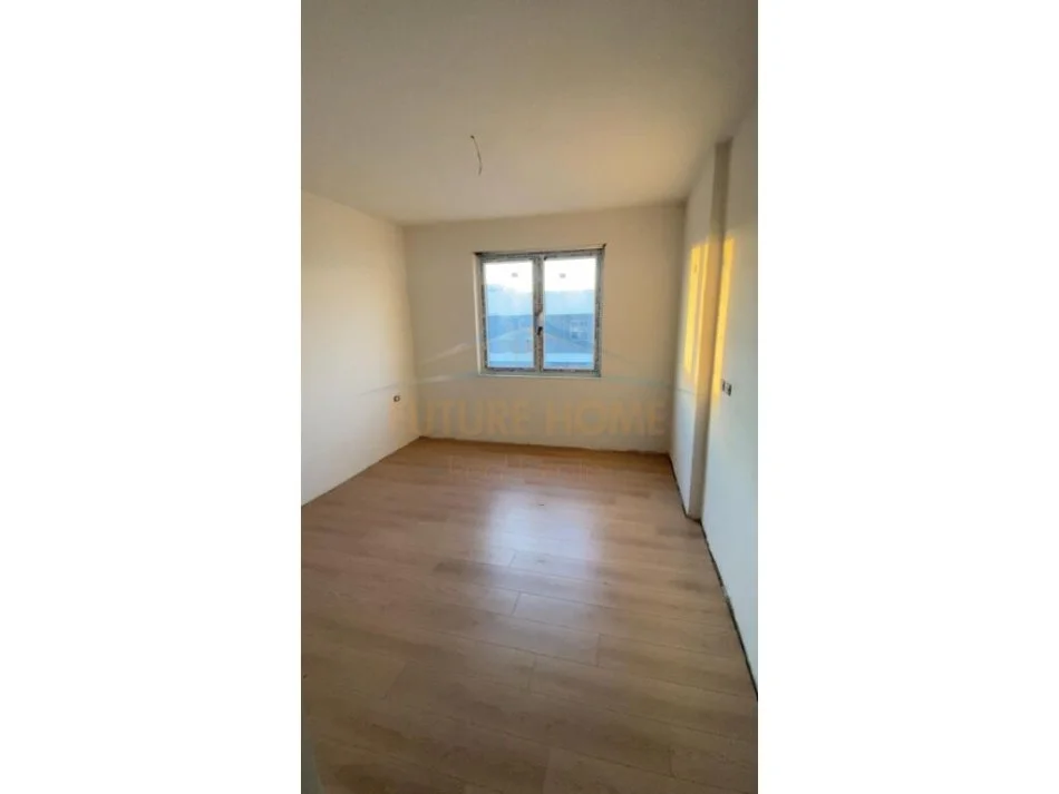 Tirane, shes 2+1+Ballkon Kati 8, 93 m² 93.000 € (UNIVERS CITY QTU)
