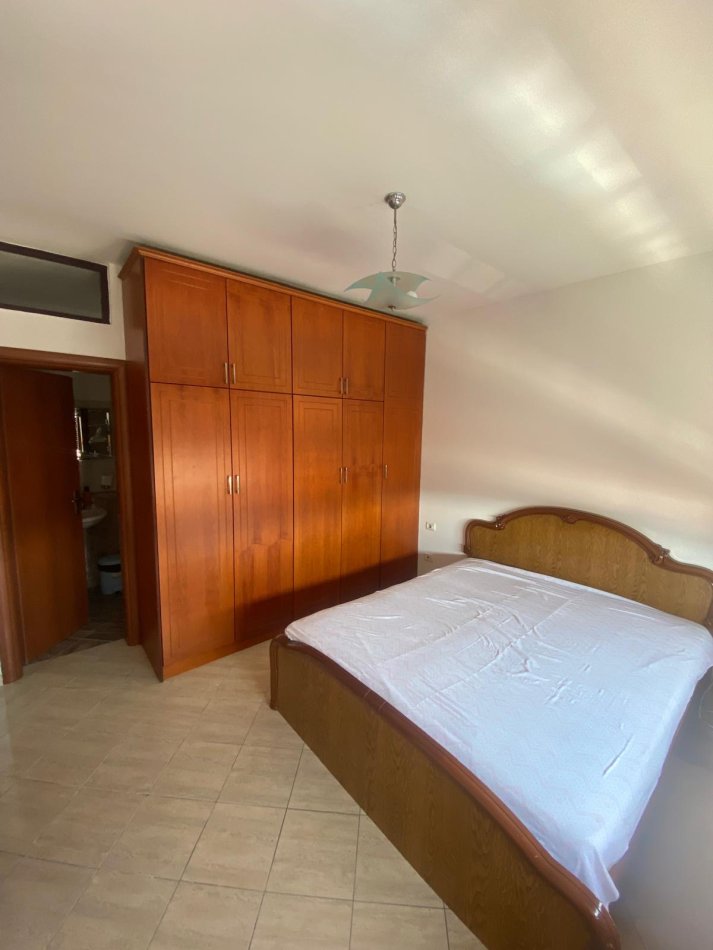 Shqiperi, jepet me qera apartament 1+1 Kati 3, 110 m² 450 € (Pizeri kinostudio)