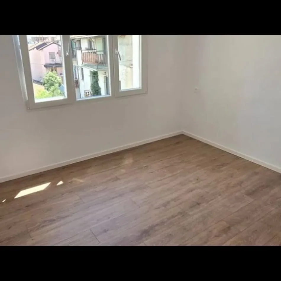 Tirane, shitet apartament 2+1 Kati 4, 64 m² 169.000 € (Rruga E Kavajës)