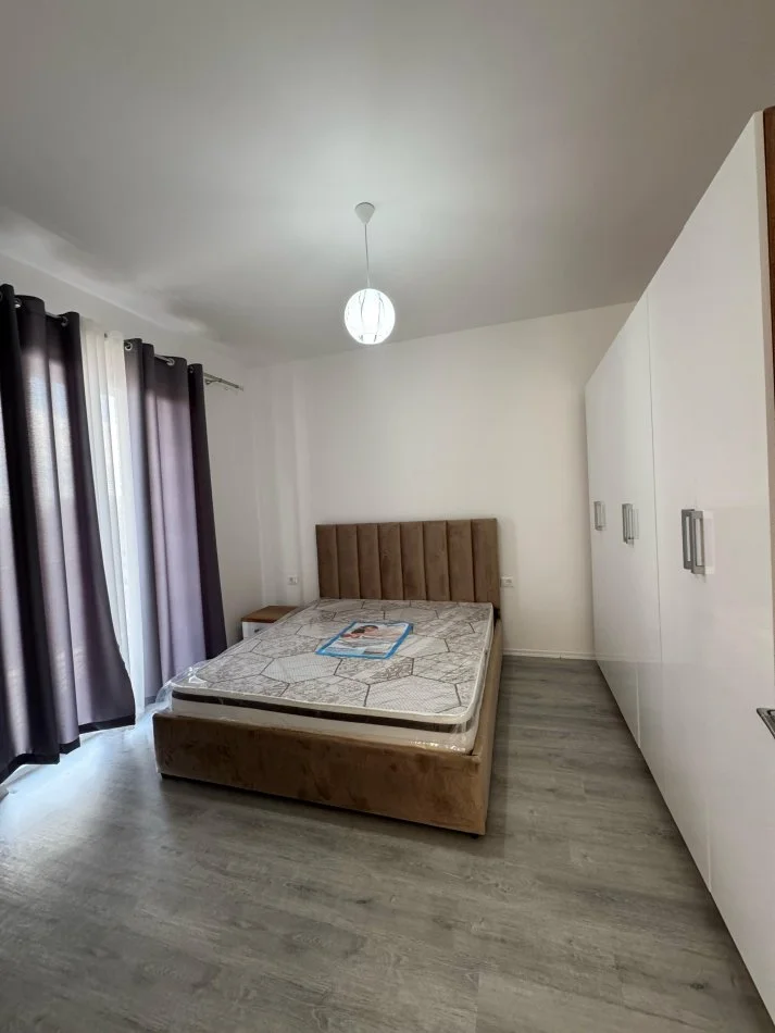 Tirane, jepet me qera apartament 1+1 Kati 3, 55 m² 400 € (Paskuqan)