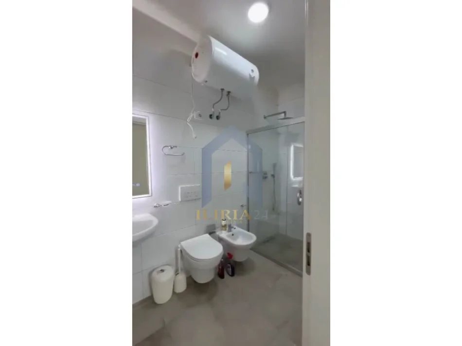 Tirane, jepet me qera apartament 2+1+Ballkon Kati 2, 92 m² 800 € (Apartament 2+1+post parkimi me qira Rruga Panorama, statcioni i trenit)