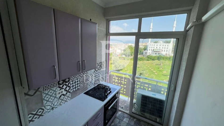 Tirane, jepet me qera apartament 1+1+Aneks+Ballkon Kati 4, 70 m² 450 € (Kopshti Botanik)