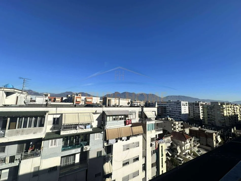 Tirane, jepet me qera apartament 2+1 Kati 8, 73 m² 450 € (Unaza e Re.)