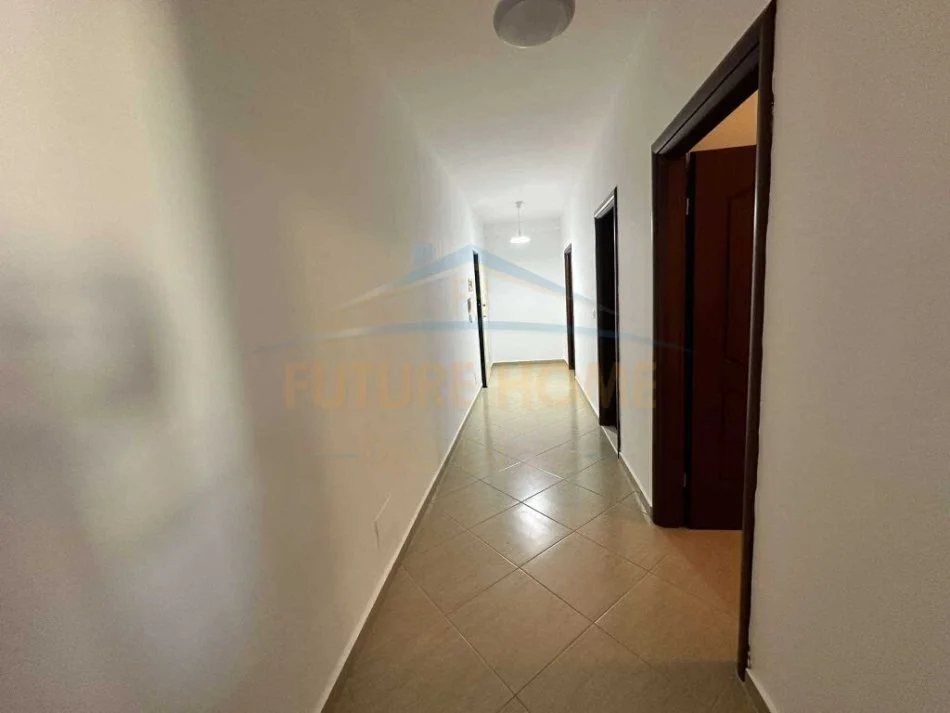 Tirane, jepet me qera apartament 2+1 Kati 8, 73 m² 450 € (Unaza e Re.)