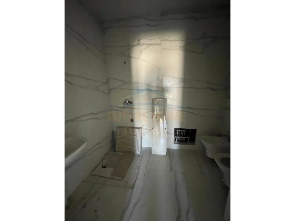 Tirane, shitet apartament 3+1 Kati 8, 133 m² 240.000 € (ASL 2 VENU)