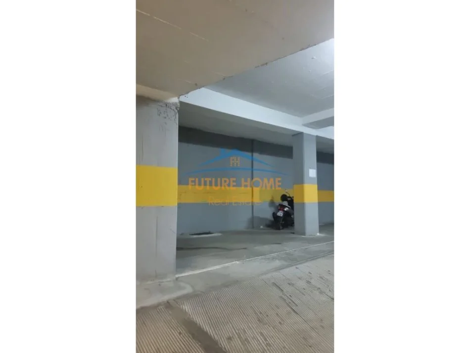 Tirane, jepet me qera apartament 1+1 , 750 € (KRISTAL CENTER)