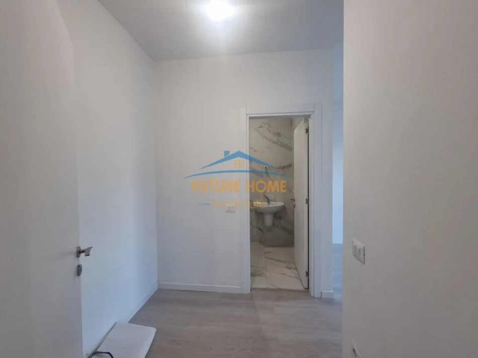 Tirane, jepet me qera 2+1 Kati 2, 94 m² 700 € (Myslym Shyri)