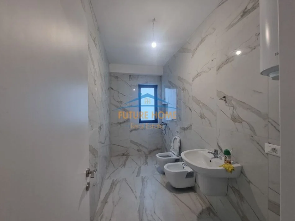 Tirane, jepet me qera 2+1 Kati 2, 94 m² 700 € (Myslym Shyri)