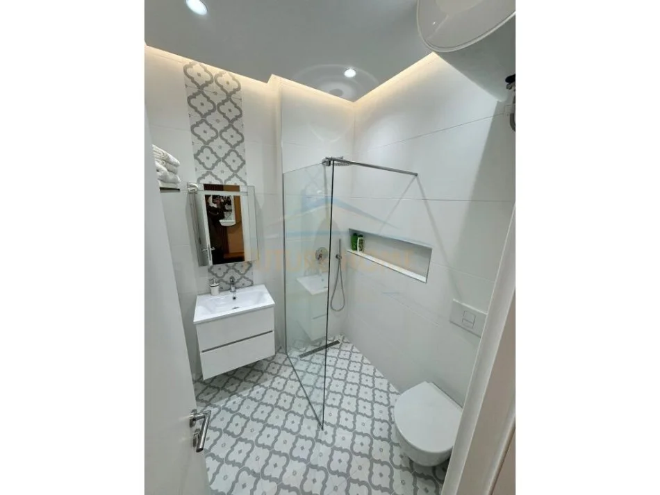 Tirane, jepet me qera apartament 1+1 Kati 1, 70 m² 650 € (Don Bosko)