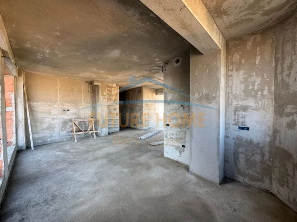 Tirane, shitet apartament 2+1+Ballkon Kati 9, 130 m² 326.250 € (Komuna e Parisit)