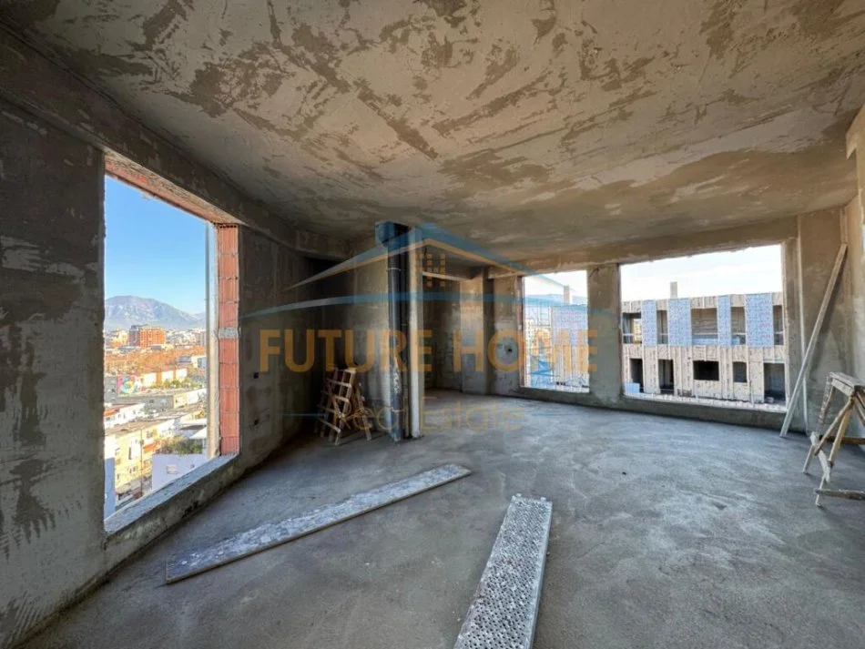 Tirane, shitet apartament 2+1+Ballkon Kati 9, 130 m² 326.250 € (Komuna e Parisit)