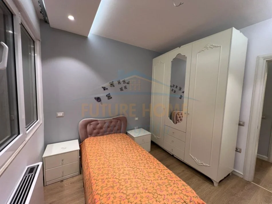 Tirane, jepet me qera apartament 2+1 Kati 3, 118 m² 830 € (Pazari i Ri)