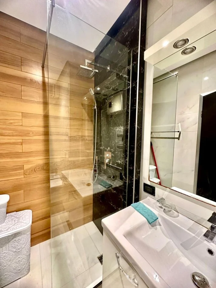 Tirane, shitet apartament 1+1 Kati 10, 89 m² 240.000 € (RRUGA SAMI FRASHERI)