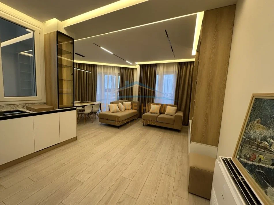 Shqiperi, jepet me qera apartament 2+1 Kati 8, 121 m² 800 € (Unaza e Re)