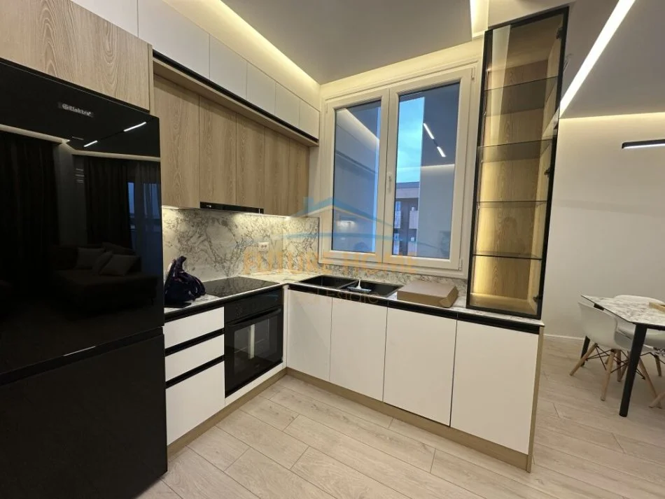Shqiperi, jepet me qera apartament 2+1 Kati 8, 121 m² 800 € (Unaza e Re)