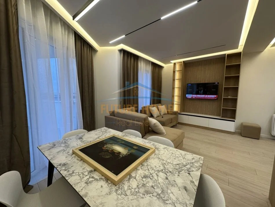 Shqiperi, jepet me qera apartament 2+1 Kati 8, 121 m² 800 € (Unaza e Re)