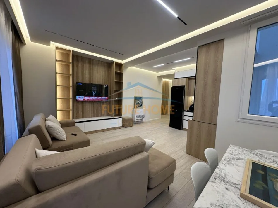 Shqiperi, jepet me qera apartament 2+1 Kati 8, 121 m² 800 € (Unaza e Re)