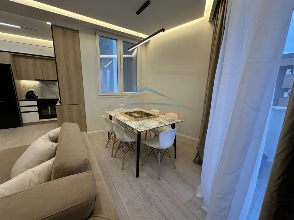 Shqiperi, jepet me qera apartament 2+1 Kati 8, 121 m² 800 € (Unaza e Re)