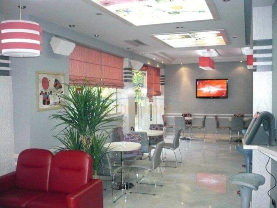 Tirane, shitet bar-kafe Kati 0, 260 m² 270.000 € (Pallati me Shigjeta)