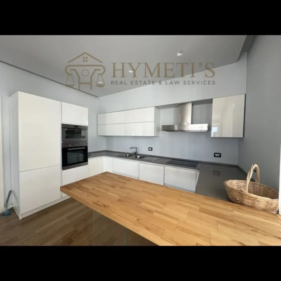 Tirane, jepet me qera apartament 2+1 Kati 5, 210 m² 1.200 € (Liqeni Thate)