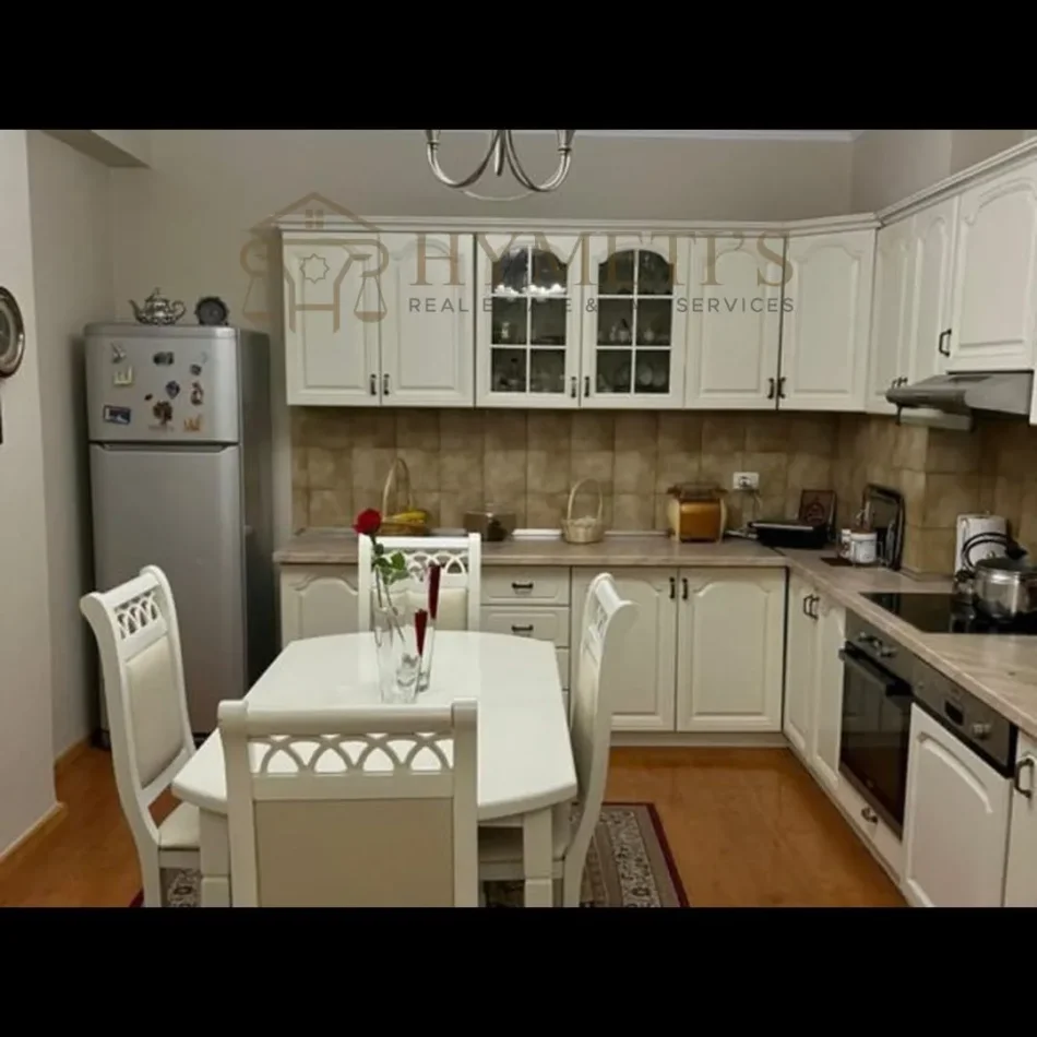 Tirane, jepet me qera apartament 2+1 Kati 3, 112 m² 900 € (Rruga e Kosovarëve)