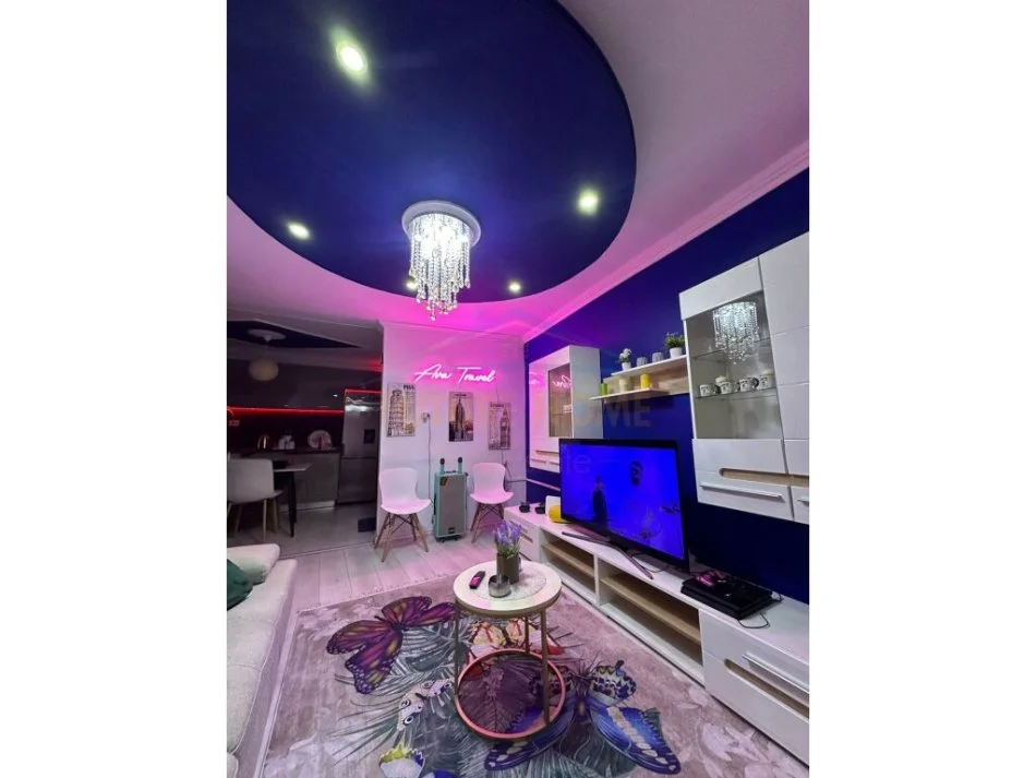 Tirane, jepet me qera apartament 1+1 Kati 2, 67 m² 500 € (SHKOLLA E KUQE)