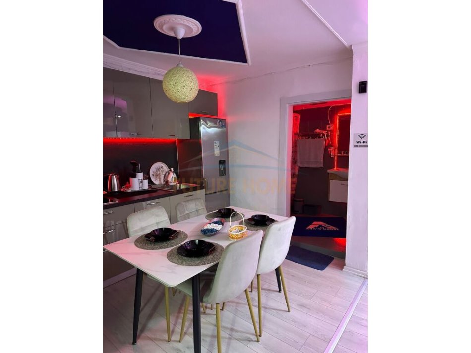 Tirane, jepet me qera apartament 1+1 Kati 2, 55 m² 500 € (rruga Haxhi Sina)
