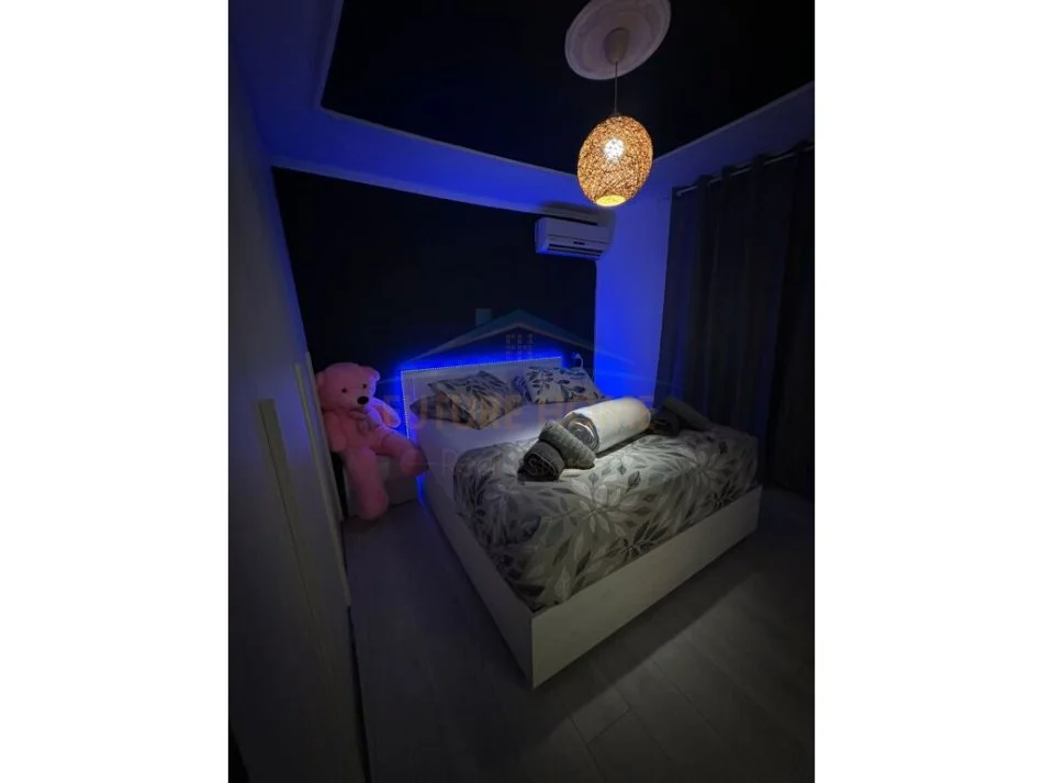 Tirane, jepet me qera apartament 1+1 Kati 2, 67 m² 500 € (SHKOLLA E KUQE)