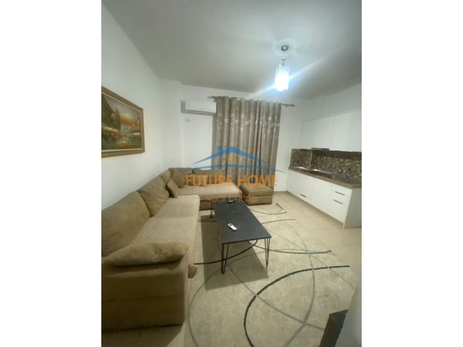 Tirane, jepet me qera apartament 1+1 Kati 1, 65 m² 500 € (rruga 5 maji)