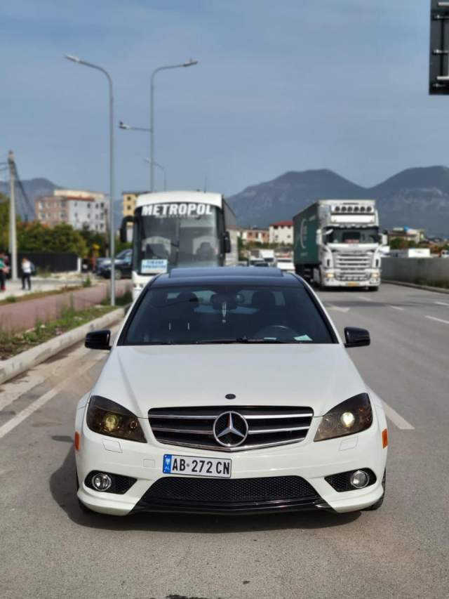 Tirane, shes makine Mercedes-Benz C300 Viti 2010, 8.500 Euro