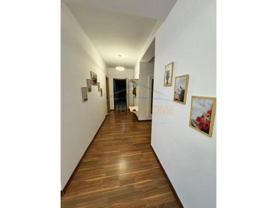 Tirane, jepet me qera apartament 3+1+Aneks+Ballkon Kati 5, 145 m² 1.000 € (Liqeni i Thate)