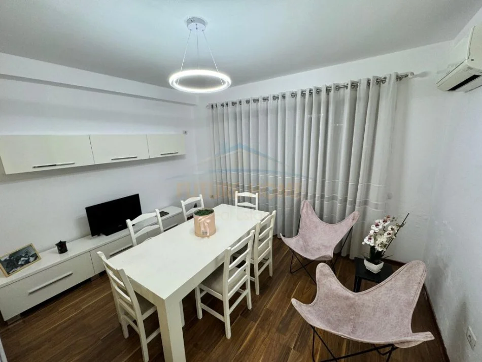 Tirane, jepet me qera apartament 3+1+Aneks+Ballkon Kati 5, 145 m² 1.000 € (Liqeni i Thate)