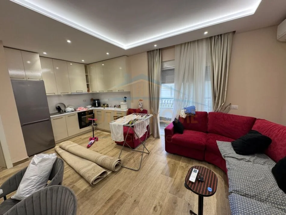 Durres, shitet apartament 1+1+Ballkon , 59 m² 105.480 € (qerret)
