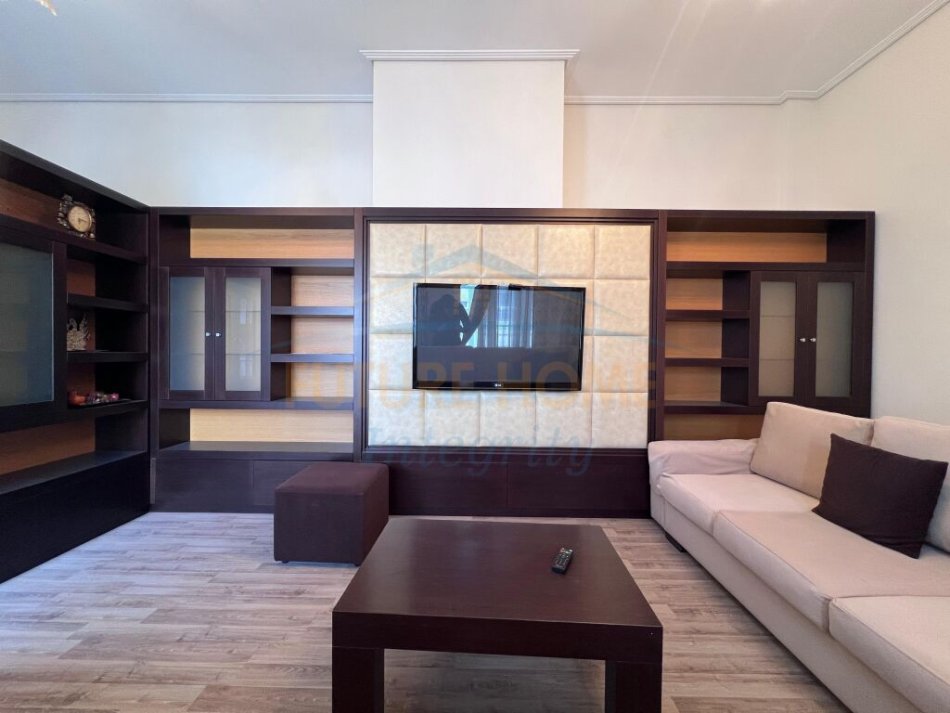 Tirane, jepet me qera apartament 3+1 Kati 5, 130 m² 600 € (pranë Diambe Market, Fresk)