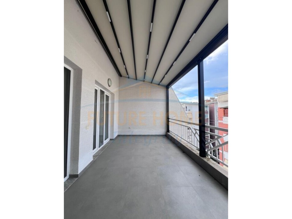 Tirane, jepet me qera apartament 3+1 Kati 5, 130 m² 600 € (pranë Diambe Market, Fresk)