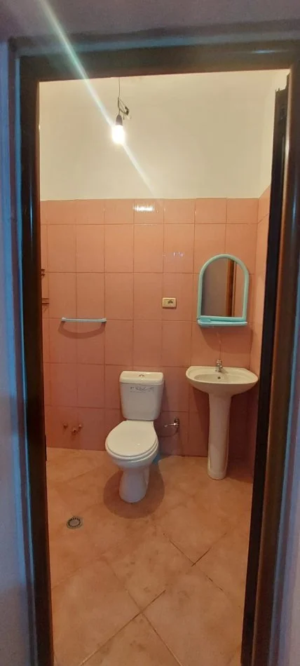 Tirane, jepet me qera apartament 2+1+Ballkon Kati 3, 120 m² 500 € (5 Maji)