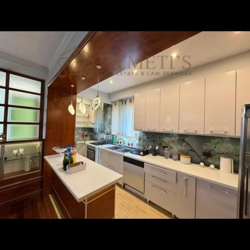 Tirane, jepet me qera apartament 3+1 Kati 3, 165 m² (Bllok)