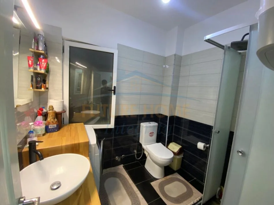 Tirane, jepet me qera apartament 1+1 Kati 3, 58 m² 450 € (RRUGA E DIBRES)