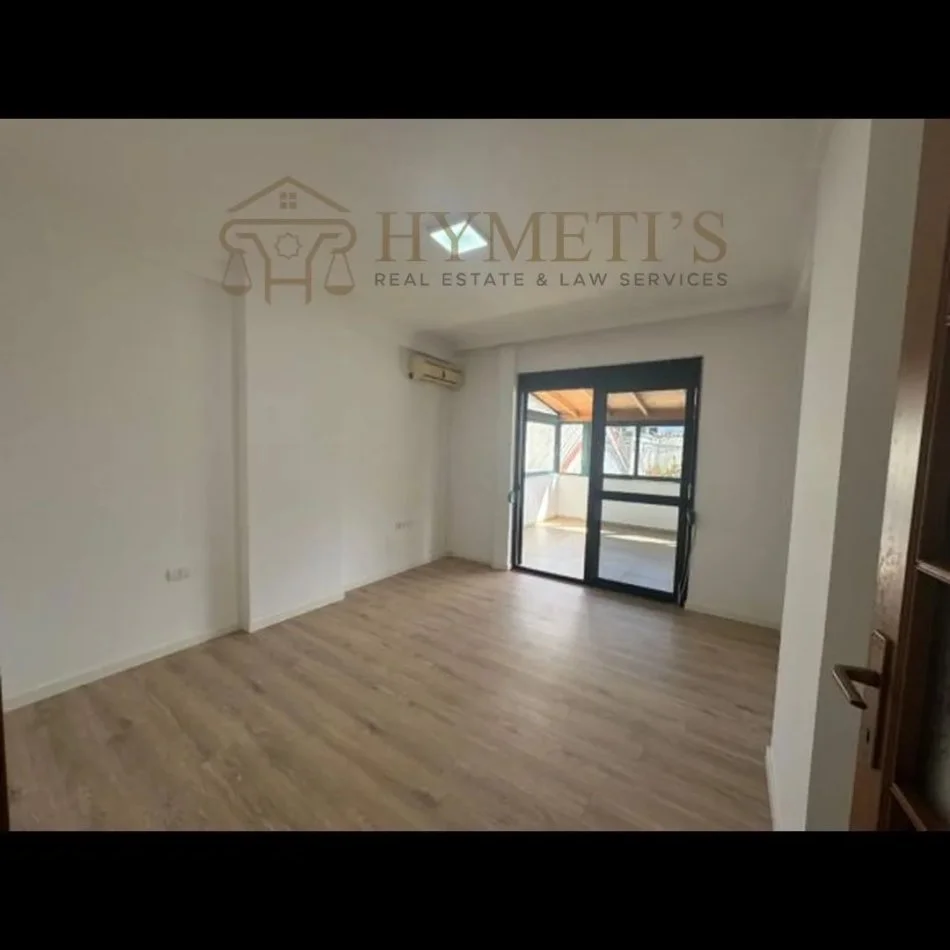 Tirane, jepet me qera ambjent biznesi Kati 4, 160 m² 1.500 € (LSI, Ish-Bllok)
