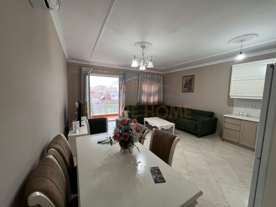 Tirane, jepet me qera apartament 2+1 Kati 3, 130 m² 600 € (Unaza e Re)