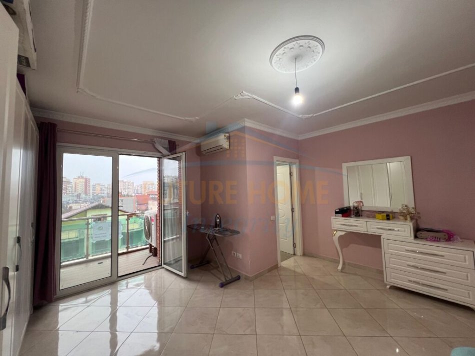 Tirane, jepet me qera apartament 2+1 Kati 3, 130 m² 600 € (Unaza e Re)