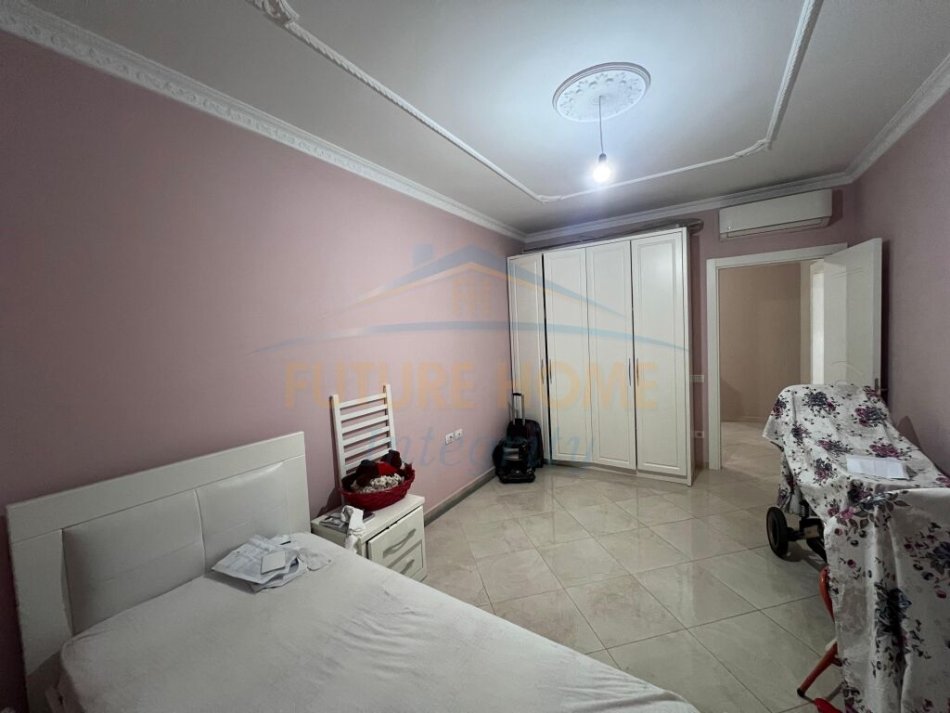 Tirane, jepet me qera apartament 2+1 Kati 3, 130 m² 600 € (Unaza e Re)