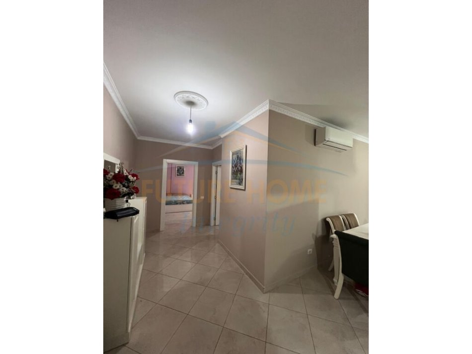 Tirane, jepet me qera apartament 2+1 Kati 3, 130 m² 600 € (Unaza e Re)