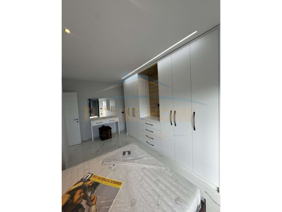 Tirane, jepet me qera apartament 1+1 Kati 9, 65 m² 600 € (Kompleksi &quot;Oasis&quot; Unaza e Re)