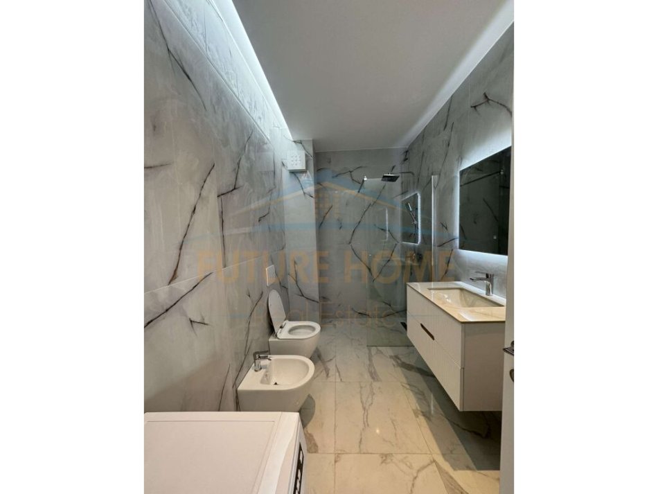 Tirane, jepet me qera apartament 1+1 Kati 9, 65 m² 600 € (Kompleksi &quot;Oasis&quot; Unaza e Re)