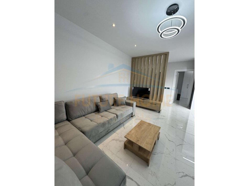 Tirane, jepet me qera apartament 1+1 Kati 9, 65 m² 600 € (Kompleksi &quot;Oasis&quot; Unaza e Re)