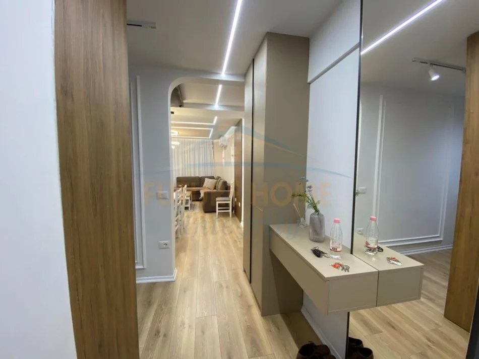 Tirane, jepet me qera apartament 2+1 Kati 2, 100 m² 1.800 € (Qender)